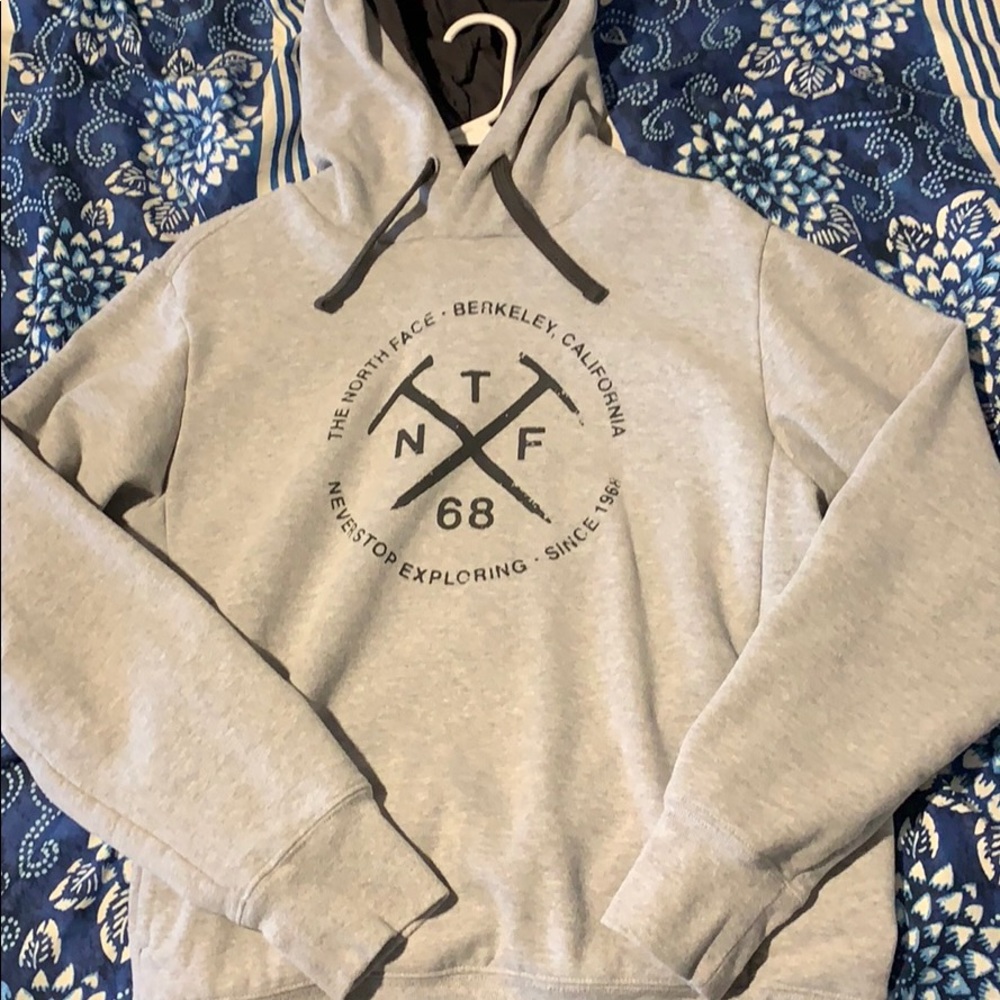 Men’s The North Face Pullover hoodie